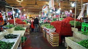 Belanja di Mercado de Antojitos La Merced Kota Meksiko