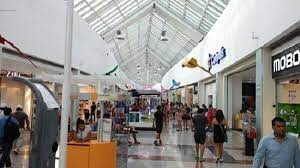 Berbelanja di Plaza Las Américas, Cancún, Meksiko